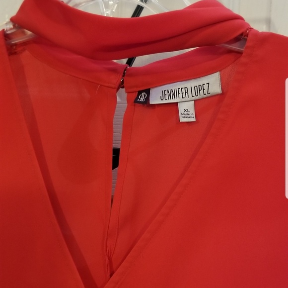 Hi Lo Sleeveless Blouse - Picture 2 of 4